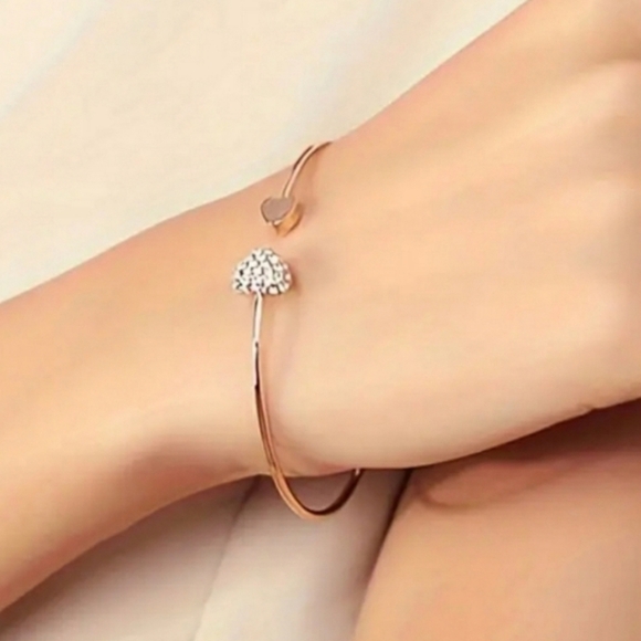 NEW Rhinestone Heart Bracelet - Picture 6 of 6